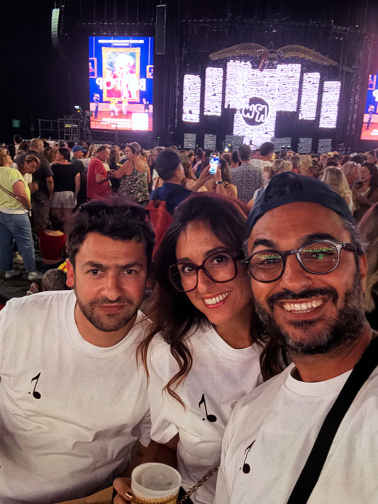 T-shirt blanc unisexe – Logo Note en velours bordeaux