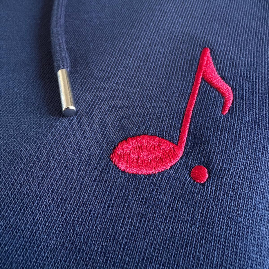 Sweat à capuche bleu marine – Note brodée rouge - unisex