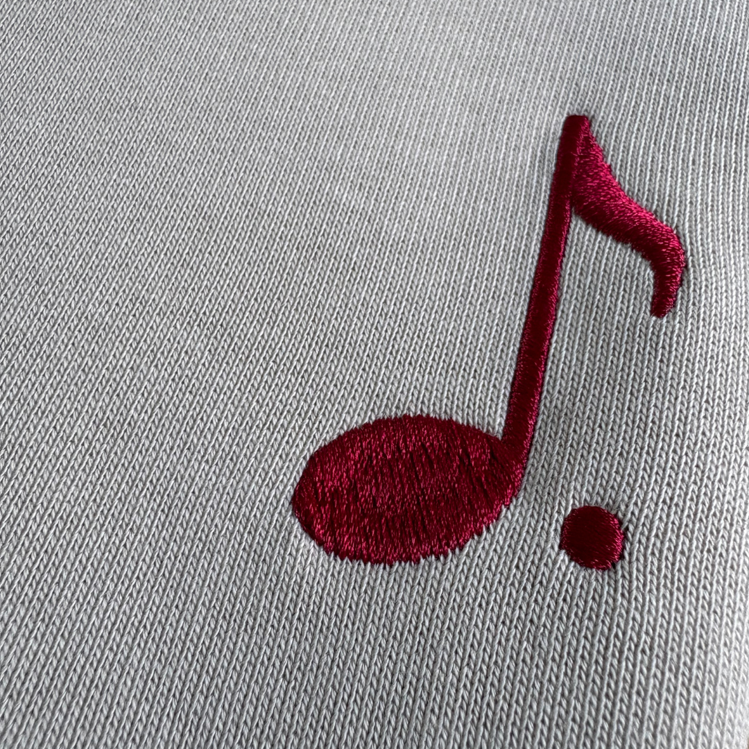 Sweat à capuche beige brodé rouge – Note.Paris