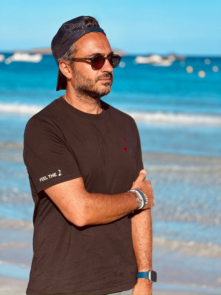 T-shirt noir unisexe – Logo Note en velours bordeaux