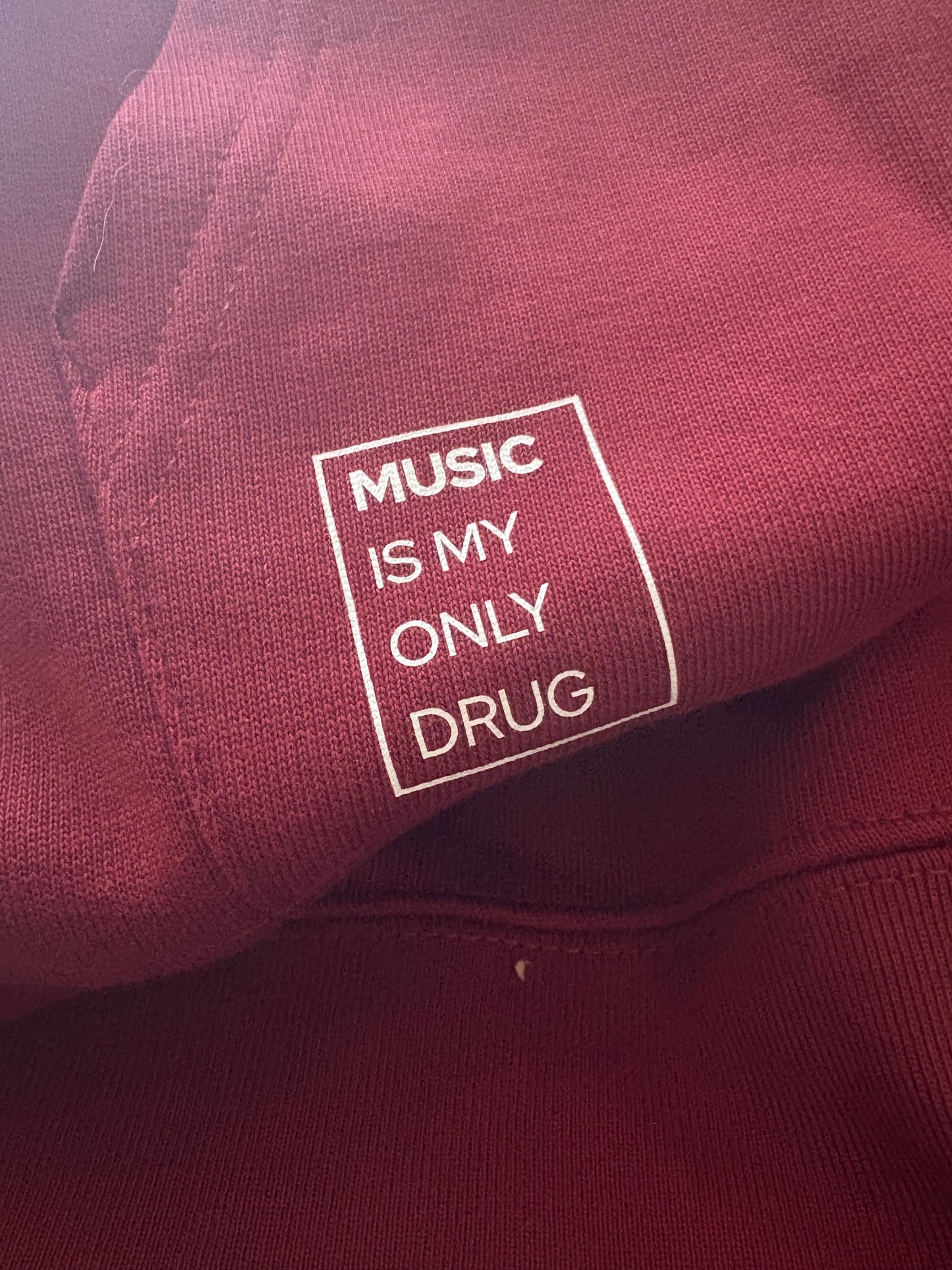 Sweat à capuche bordeaux brodé – Note.Paris