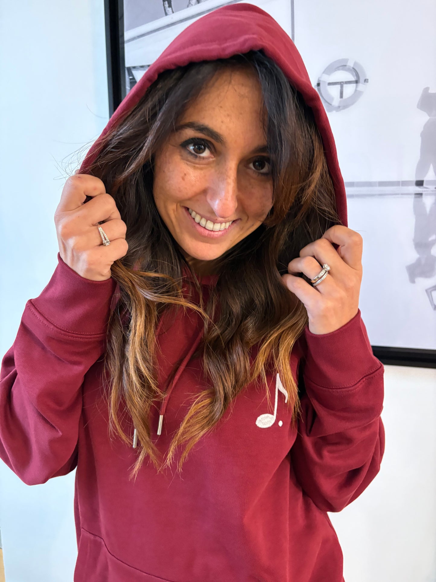 Sweat à capuche bordeaux brodé – Note.Paris